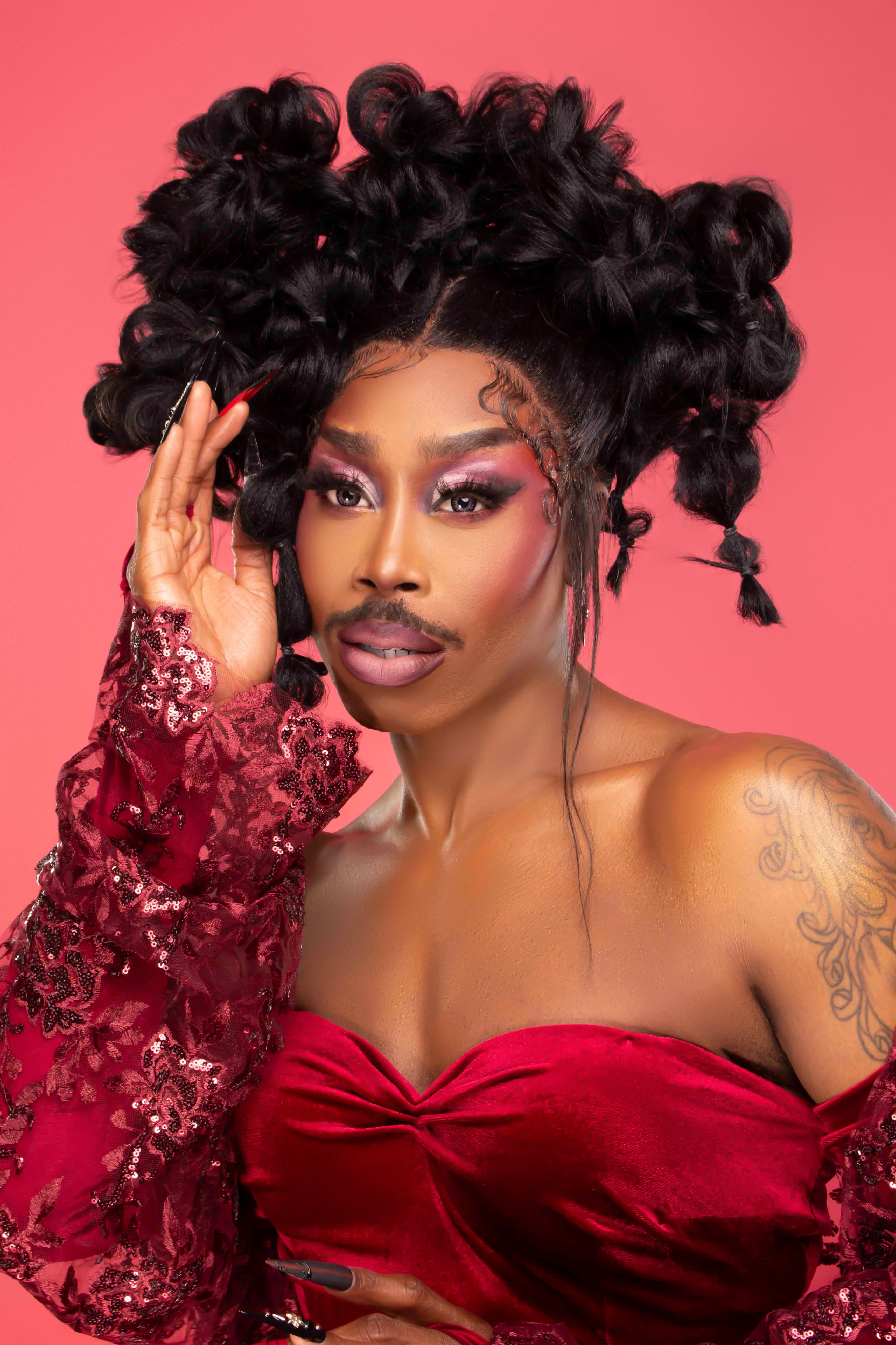 Model image of Mo Heart wearing Mo-Beauty Shop's Long-Lasting Lip Pencil.